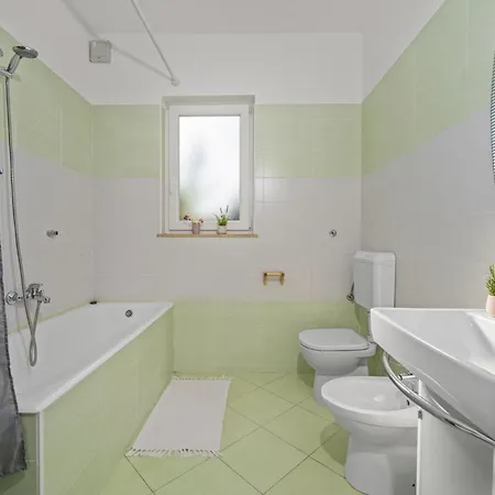 아파트 Attraktive Mit Privatem Pool By Interhome