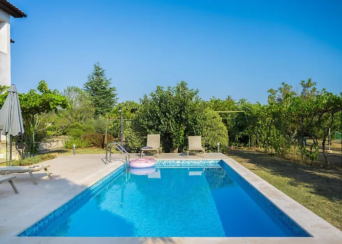 Attraktive Mit Privatem Pool By Interhome