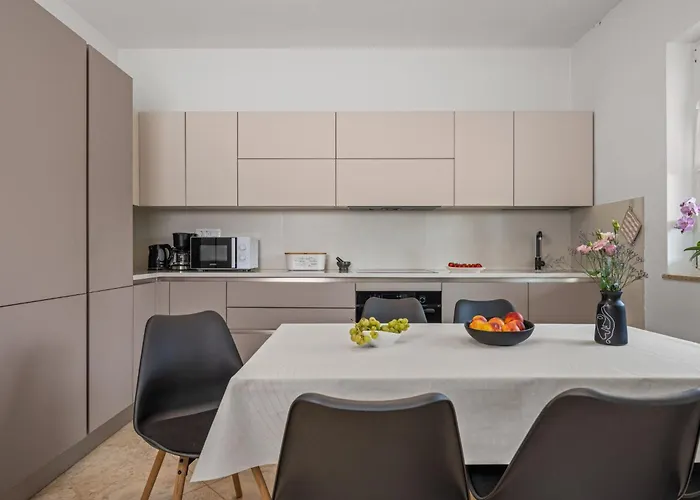 Attraktive Mit Privatem Pool By Interhome Apartman