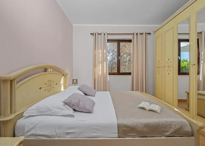 Apartman Attraktive Mit Privatem Pool By Interhome