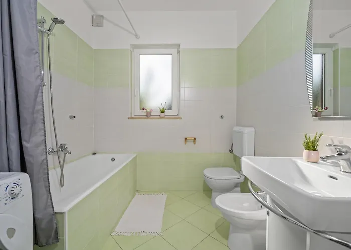 Apartman Attraktive Mit Privatem Pool By Interhome