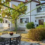 Attraktive Mit Privatem Pool By Interhome