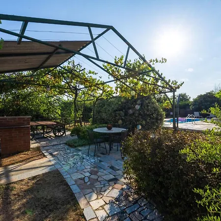 Attraktive Mit Privatem Pool By Interhome Appartement