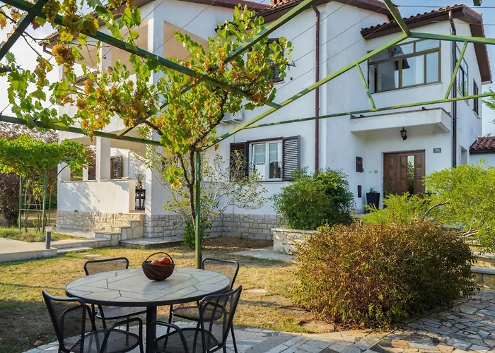 Attraktive Mit Privatem Pool By Interhome